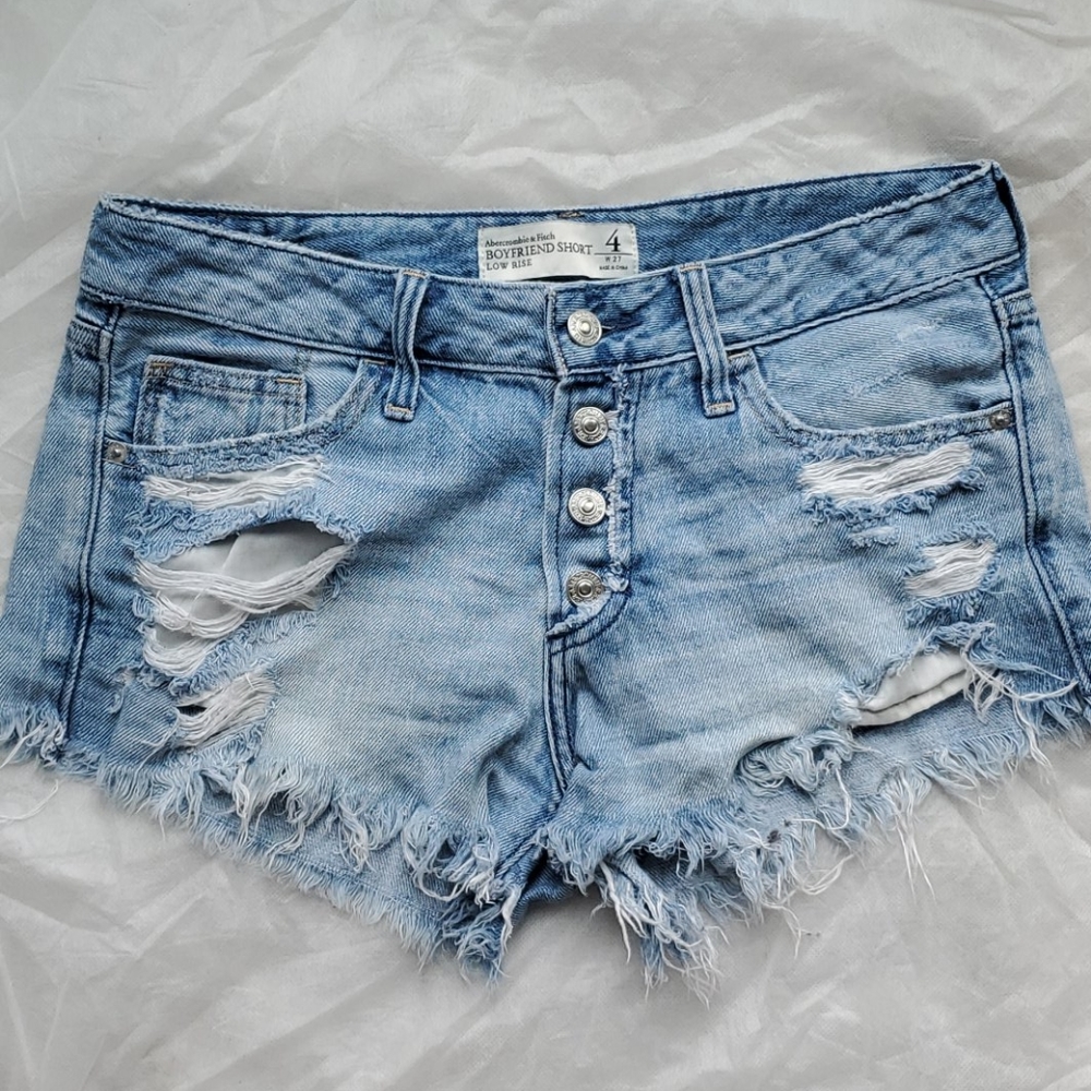 Abercrombie & Fitch Distressed Boyfriend Short